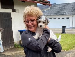 Albtour 2021: mit dem Hofhund auf dem Ponyhof Bernloch (Juli 2021)