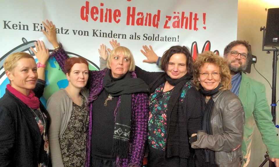 15-02-04_Red_Hands_Day_Bundestag