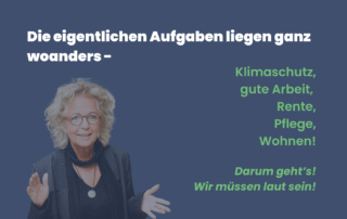 Sharepic mit dunkelblauem Hintergrund. Oben in Weiß: „Die eigentlichen Aufgaben liegen ganz woanders –“. Daneben in Grün: „Klimaschutz, gute Arbeit, Rente, Pflege, Wohnen!“ Unten in Grün: „Darum geht’s! Wir müssen laut sein!“ Links im Bild ein Porträt von Beate Müller-Gemmeke mit Brille, lockigen Haaren und dunklem Blazer, die mit offenen Händen gestikuliert.