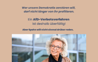 Sharepic mit beigefarbenem Hintergrund. Oben steht der Text: „Wer unsere Demokratie zerstören will, darf nicht länger von ihr profitieren. Ein AfD-Verbotsverfahren ist deshalb überfällig! Aber Spahn will nicht einmal drüber reden.“ Unten im Bild ein Foto von Beate Müller-Gemmeke mit Brille und lockigen Haaren, im Hintergrund ein modernes Gebäude.
