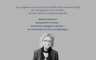 Graues Sharepic mit Porträt von Beate Müller-Gemmeke. Text: „Neu angekommene ukrainische Geflüchtete werden künftig kein Bürgergeld mehr erhalten, sondern deutlich schlechter gestellt. Dieses Gesetz ist sozialpolitisch falsch, hat keinen belegbaren Nutzen und ist menschlich nicht zu rechtfertigen.“