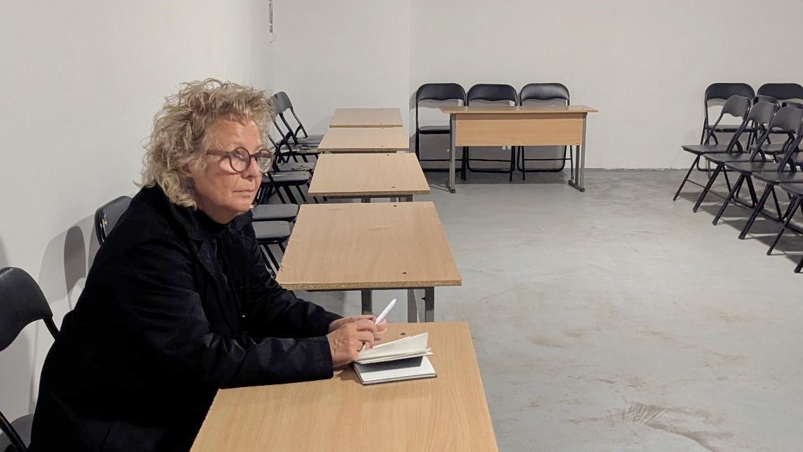 Bunker in einem ukrainischen Stadtviertel. Beate Müller-Gemmeke dokumentiert Schutzräume, die zum Alltag der Menschen im Krieg gehören.