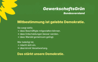 Grünes Sharepic von GewerkschaftsGrün mit gelber Sonnenblume oben links. Text: „Mitbestimmung ist gelebte Demokratie.“ Darunter Stichpunkte: Beschäftigte können mitgestalten, Entscheidungen werden besser, Wandel gelingt gemeinsam. Weitere Punkte: Wer beteiligt ist, mischt sich ein und übernimmt Verantwortung. Abschluss: „Das stärkt unsere Demokratie.“